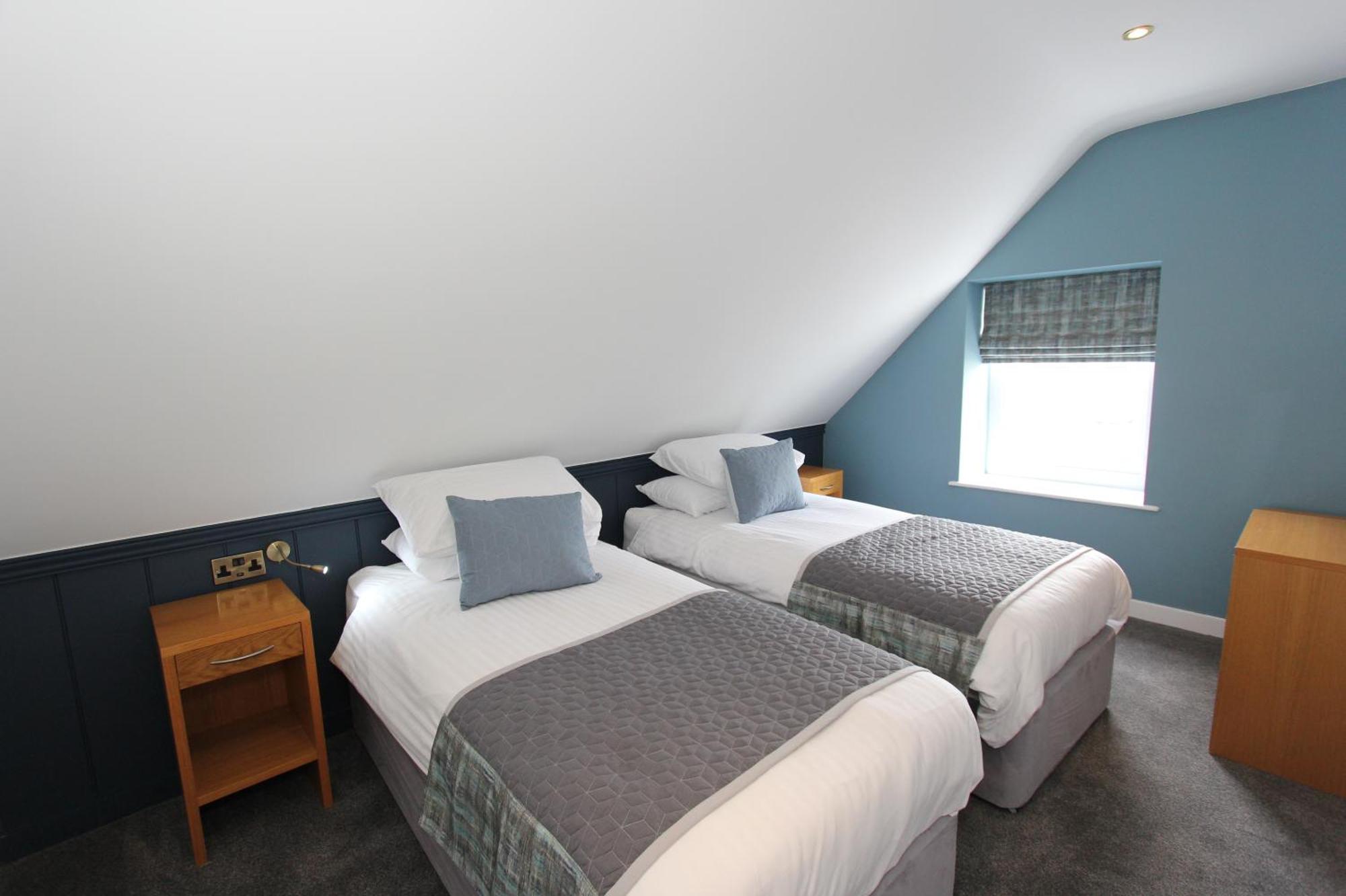 Gwesty Nanhoron Arms Hotel Нефин Экстерьер фото